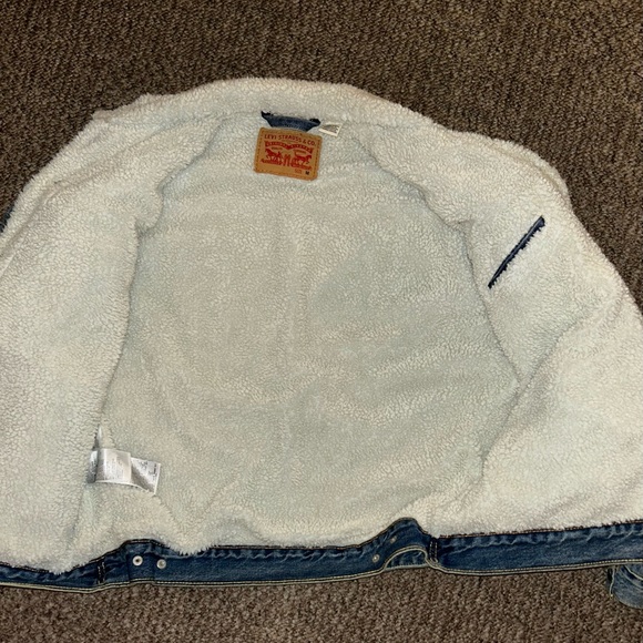 NWOT MENS LEVIS DENIM JACKET SHERPA LINED TRUCKER BLUE SIZE MEDIUM - Picture 3 of 9